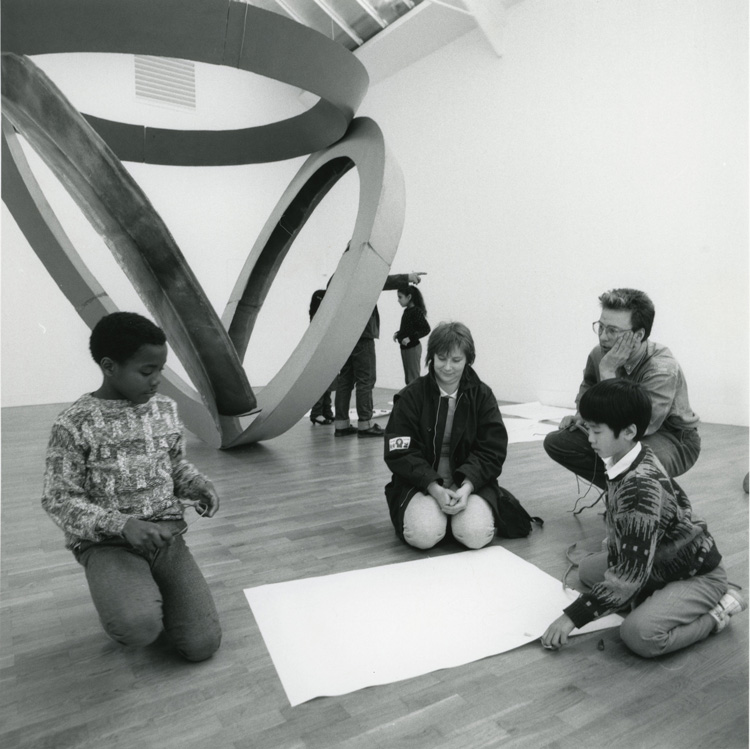 Jocelyn Clarke and Stephen Nelson leading a workshop with primary school pupils during the Bruce Nauman exhibition, 16 January – 8 March 1987, Whitechapel Gallery. Whitechapel Gallery Archive.