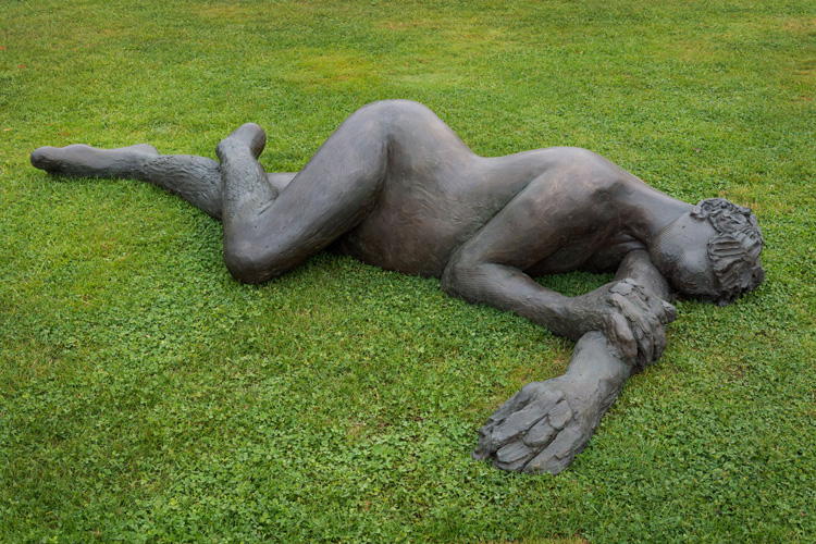 Nicole Eisenman, Fountain, 2017, installation view, Hauser & Wirth Somerset 2020. © Nicole Eisenman. Courtesy the artist and Hauser & Wirth. Photo: Ken Adlard.