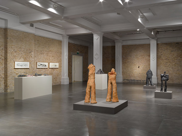 Simone Fattal: Finding a Way, installation view, Whitechapel Gallery, London, 21 September 2021 – 15 May 2022. Photo © Whitechapel Gallery.