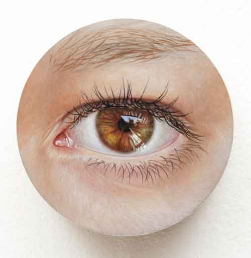 Mark Fairnington. Ann-Lena, 2012. Oil on panel, 7.4 cm. © the artist.