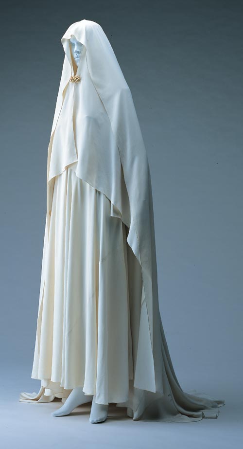 Madeleine Vionnet. Wedding dress 
France, ca. 1937. 
Silk crepe 
Photo: Takashi Hatakeyama.