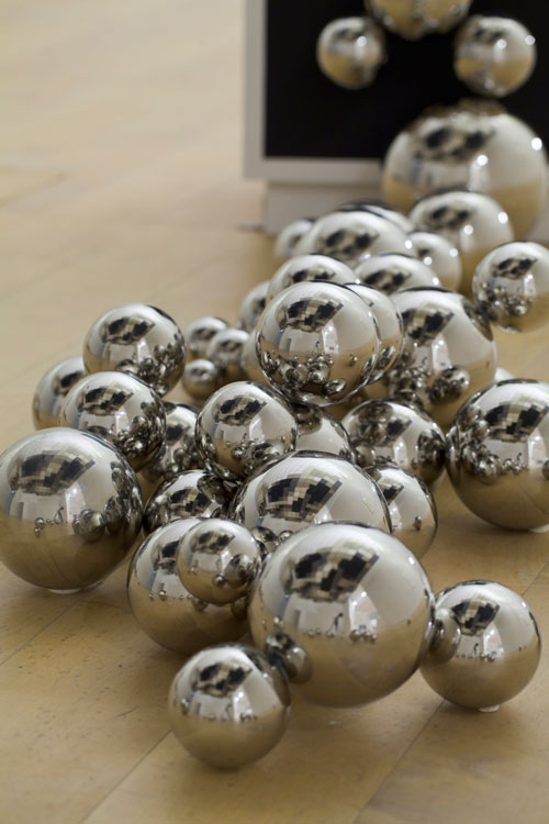 <p>Saâdane Afif. <em>The Skull</em> (detail), 2008. Rockwool double ceiling, painted wood bases, stainless steel ball, lights, dimensions variable. Collection: Fonds National d’Art Contemporain (FNAC), Paris. Courtesy: Galerie Michel Rein, Paris. Photo: Watanabe Osamu Photo. Courtesy: Mori Art Museum.