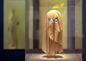 Paul Benney, The Tenant, 2012. © Private Collection, London; Tony Oursler, Fantasmino, 2017, Collection of Tony Oursler. Photo: Julian Salinas.