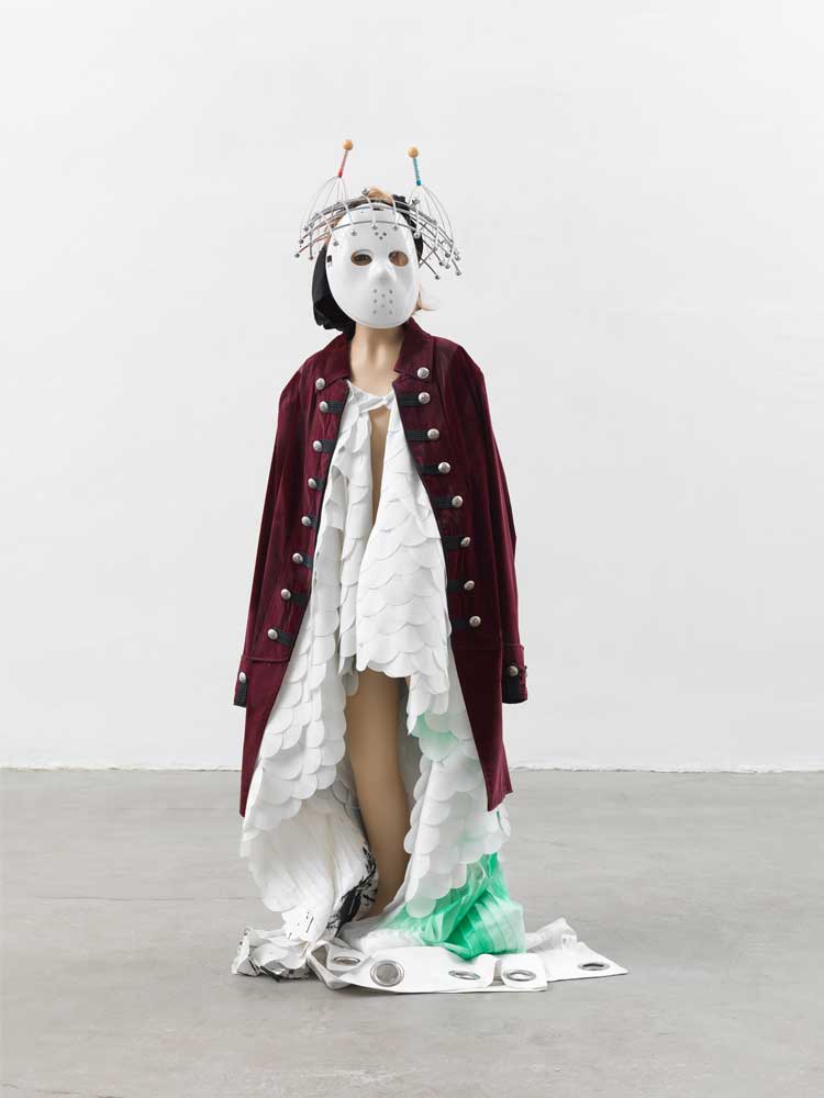 Isa Genzken, Schauspieler (Actor), 2013. Mannequin, fabric, plastic, metal, wood, lacquer, 160 x 70 x 60 cm. Private collection, Rhineland. Courtesy Galerie Buchholz/VG Bild-Kunst, Bonn 2023.