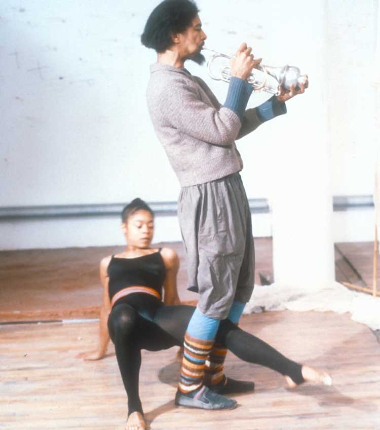 Cheryl Banks (left) and Lawrence “Butch” Morris (right), Vestiges, 1981. Performance in collaboration with Senga Nengudi, Just Above Midtown Gallery (JAM). Image courtesy of Linda Goode Bryant.