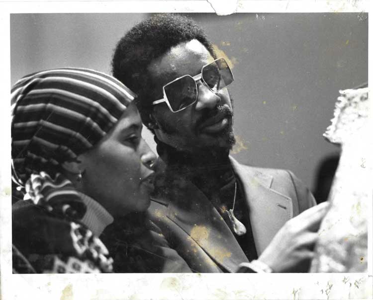 Valerie Maynard describing her sculpture to Stevie Wonder, 1975. Just Above Midtown Gallery (JAM). Image courtesy of Linda Goode Bryant.