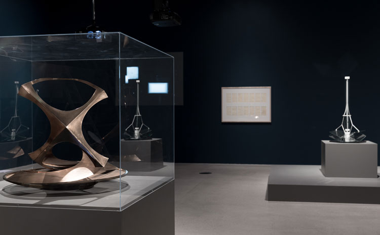 Torsion (Project For A Fountain) 1960-4; Construction In Space: Vertical 1923-5, reassembled 1986. The Work of Naum Gabo © Nina & Graham Williams / Tate, 2020. Photo © Kirstin Prisk.