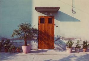 Luigi Ghirri. Modena, TBD. Vintage c-print, 20 x 29.3 cm (7 7/8 x 11 1/2 in). © Estate of Luigi Ghirri. Courtesy the Estate, Matthew Marks Gallery, New York, Los Angeles, and Thomas Dane Gallery.