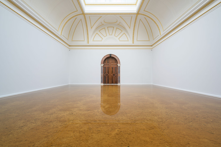 Antony Gormley, Host, 2019. Buckinghamshire clay (51° 44’ 52.5” N 0° 38’ 42.6” W) and Atlantic seawater, dimensions variable. Installation view, Antony Gormley, Royal Academy of Arts, London, 21 September – 3 December 2019. © the Artist. Photo: © Oak Taylor-Smith.