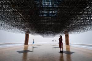 Antony Gormley, Matrix III, 2019. Approximately six tonnes of 6 mm mild steel reinforcing mesh, 7.1 x 9.3 x 15.15 m. Installation view, Antony Gormley, Royal Academy of Arts, London, 21 September – 3 December 2019 © the Artist. Photo: David Parry / © Royal Academy of Arts.