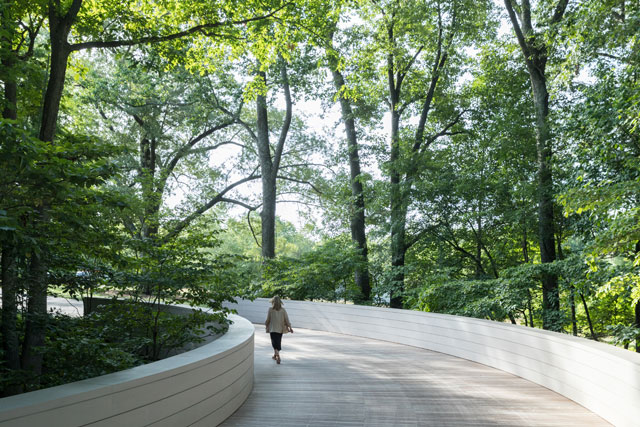 Approach to the Gallery. Photo: Iwan Baan. Courtesy: Glenstone Museum.