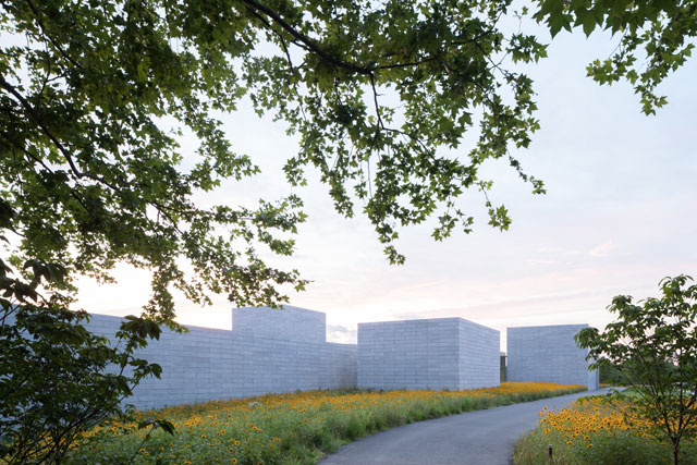 Approach to the Pavilions. Photo: Iwan Baan. Courtesy: Glenstone Museum.