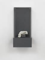 Ryan Gander. As is... (Statuette of Socrates, 200 BC, Anon.) 2015. Marble, Marble resin and Vitrine. 57.5 x 26.5 x 24 cm. © Ryan Gander; Courtesy Lisson Gallery, London.