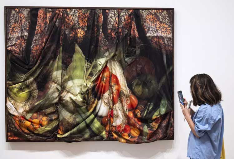 David Alekhuogie, Still Life With Okra, Corn, and Tomato, 2020. Made in L.A. 2025, installation view, Hammer Museum, Los Angeles, October 5, 2025–March 1, 2026. Photo: Sarah Golonka.