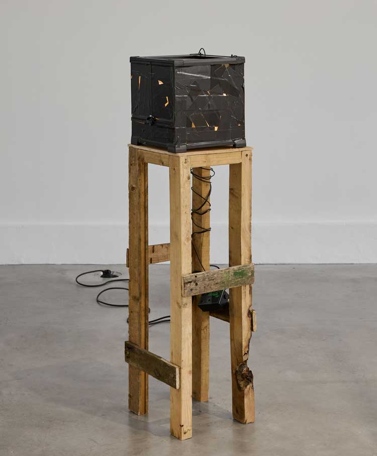 Caspar Heinemann, Time Machine, 2025 (detai). Installation view at Studio Voltaire. Images courtesy of the artist, Cabinet Gallery, and Studio Voltaire. Photo: Sarah Rainer.