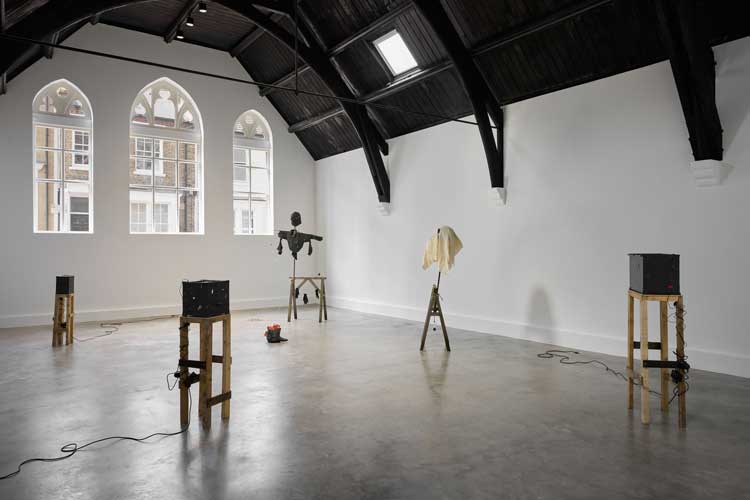 Caspar Heinemann, Sod All, 2025. Installation view at Studio Voltaire. Images courtesy of the artist, Cabinet Gallery, and Studio Voltaire. Photo: Sarah Rainer.