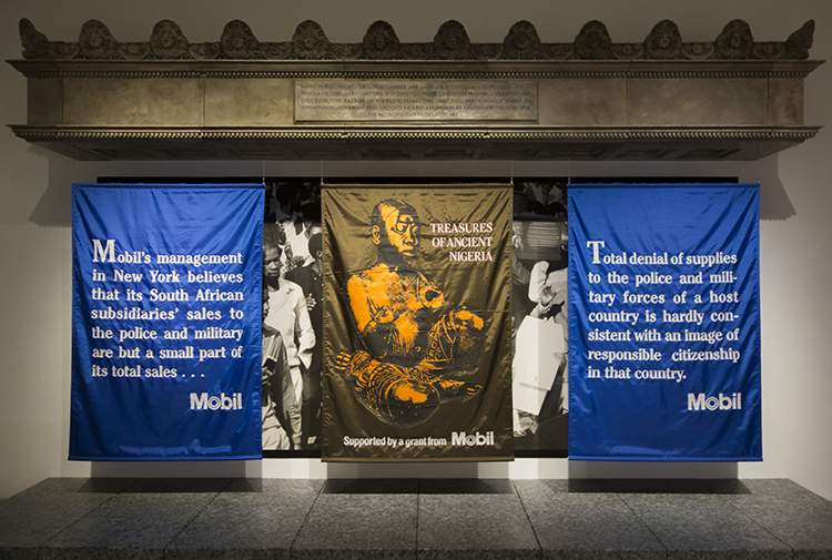 Hans Haacke, MetroMobiltan, 1985. Fiberglass construction, three banners, and photomural, 132⅛ x 240 x 60 in. Installation view. Photo: Antonio Rivera.