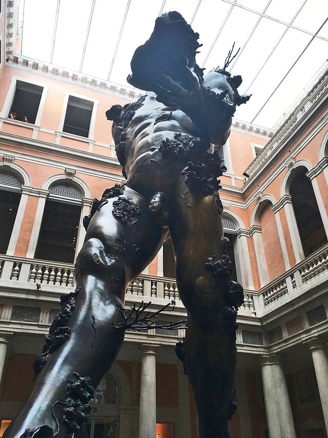 Damien Hirst. Demon with Bowl (Exhibition Enlargement). Painted resin, 18.22 x 7.39 x 11.44 m. Photograph: Joe Lloyd.