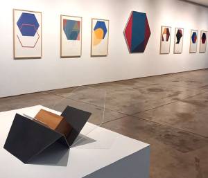 This solo exhibition, which celebrates Tuneu’s 50 years as an artist, brings together his most recent work, with 23 new paintings as well as sculptures, all of which play with the possibilities of the hexagon