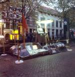 Thomas Hirschhorn. Spinoza Monument, 1999. Midnight Walkers City Sleepers, W 139, Amsterdam, 1999. Courtesy the artist.
