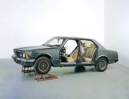 Sarah Lucas.  <i>No
        Limits!</i> 1999 . BMW car,
        fibreglass and mechanical arm  172.7 x 431.8 x 132 cm.  Murderme
        Ltd, London. Courtesy of Sadie Coles HQ, London  © 2006 Sarah
      Lucas . Photograph: Prudence Cuming Associates