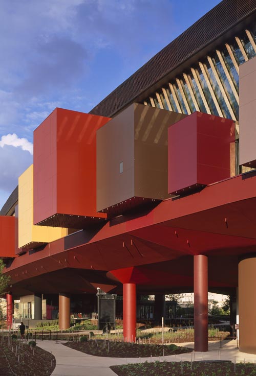 Musée du quai Branly, Paris, Frankrig
 AJN; Ateliers Jean Nouvel. Exterior view. Photo: Roland Halbe 
© Roland Halbe