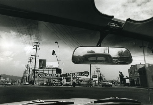 Dennis Hopper. Double Standard, 1961. Photograph, 17.45 x 24.87 cm. The Hopper Art Trust © Dennis Hopper, courtesy The Hopper Art Trust. www.dennishopper.com