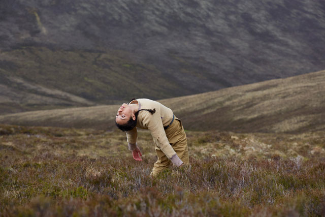 Simone Kenyon, Into The Mountain, performance, 30 May - 2 June 2019, Cairngorms National Park. Photo: Felicity Crawshaw / Scottish Sculpture Workshop.