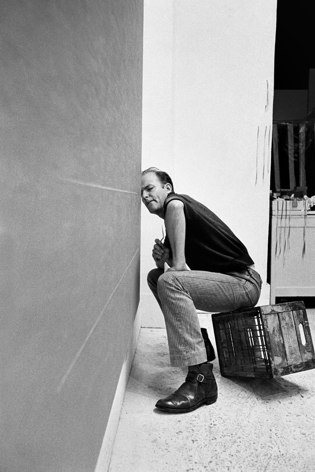 Robert Irwin in the studio working on an early line painting, 1962. © Marvin Silver/Courtesy of Marvin Silver and Craig Krull Gallery.