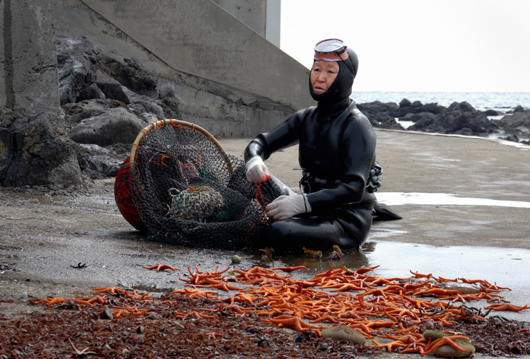 Mikhail Karikis. SeaWomen, 2012, production photograph. Image courtesy the artist.
