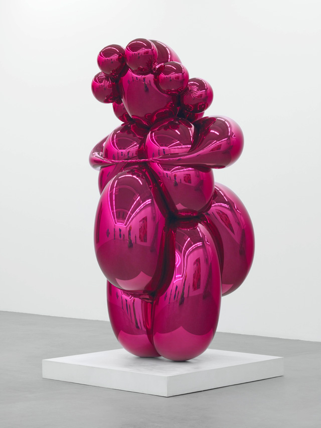 Jeff Koons. Balloon Venus (Magenta), 2008–12. Mirror-polished stainless steel with transparent colour coating, 259.1 x 121.9 x 127 cm. One of 5 unique versions (Magenta, Red, Violet, Yellow, Orange). The Broad Art Foundation, Los Angeles. © Jeff Koons. Photo: Marc Domage. Courtesy Almine Rech Gallery.