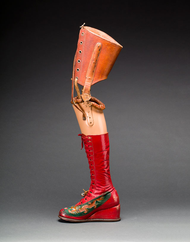 Prosthetic leg with leather boot. Appliquéd silk with embroidered Chinese motifs. Photo: Javier Hinojosa. Museo Frida Kahlo. © Diego Riviera and Frida Kahlo Archives, Banco de México, Fiduciary of the Trust of the Diego Riviera and Frida Kahlo Museums.