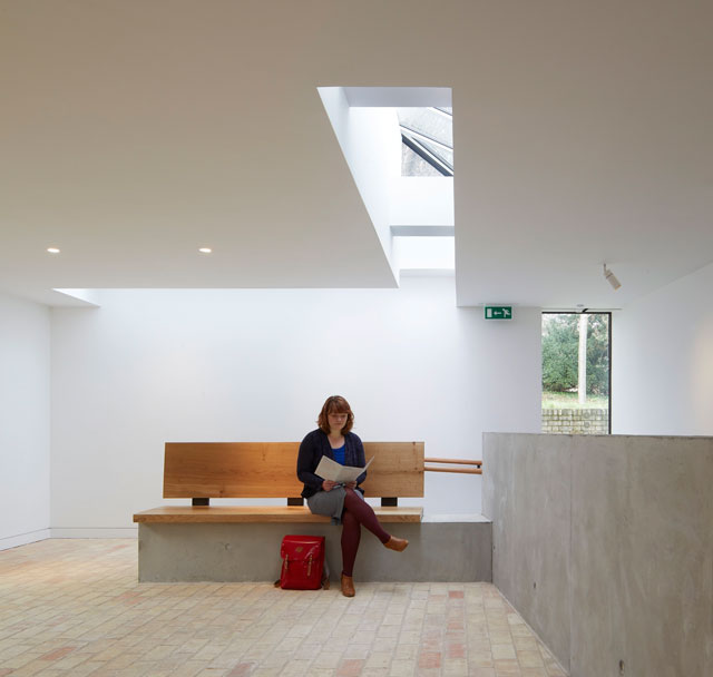 Kettle's Yard, Cambridge. Stairs, new wing. Fobert Architects © Hufton+Crow.