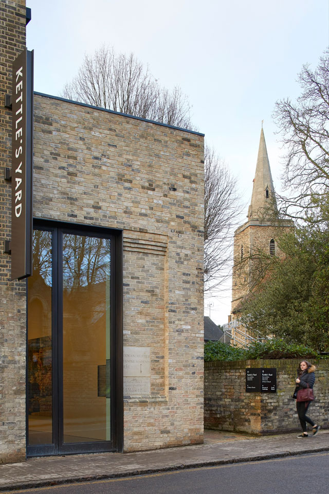 Kettle's Yard, Cambridge. Restored brickwork links new gallery edge with St Peter's Chapel. Fobert Architects © Hufton+Crow.