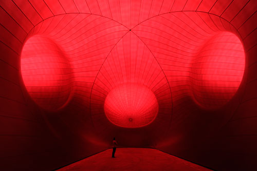 Anish Kapoor. Leviathan, 2011. View from inside the artwork (3). Photo Plowy Didier - All Rights Reserved Monumenta 2011, the Ministry of Culture and Communication.