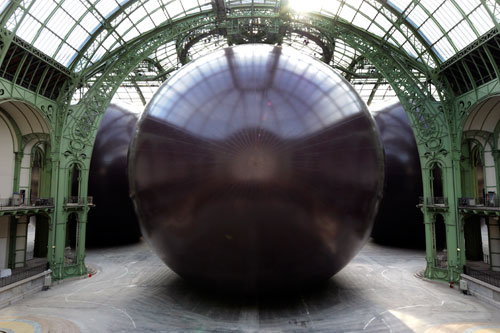 Anish Kapoor. Leviathan, 2011. View of the artwork. Photo Plowy Didier - All Rights Reserved Monumenta 2011, the Ministry of Culture and Communication.
