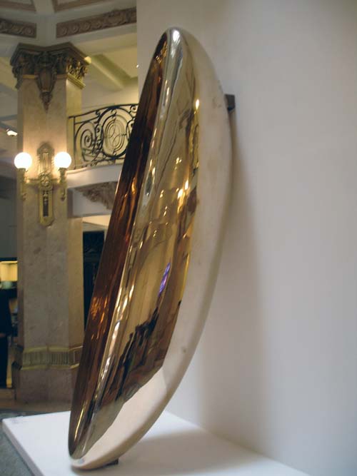 Anish Kapoor. <em>Untitled</em>, 1999, brass, 445 x 124 x 108 cm. Installation view