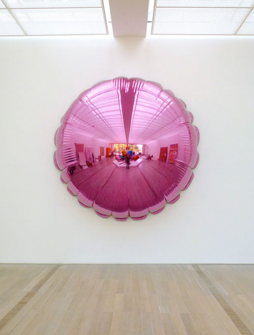 Jeff Koons. Moon (Light Pink), 1995–2000. Mirror-polished stainless steel with transparent color coating, 130 x 130 x 40 in (330.2 x 330.2 x 101.6 cm). Collection of the artist. © Jeff Koons.
