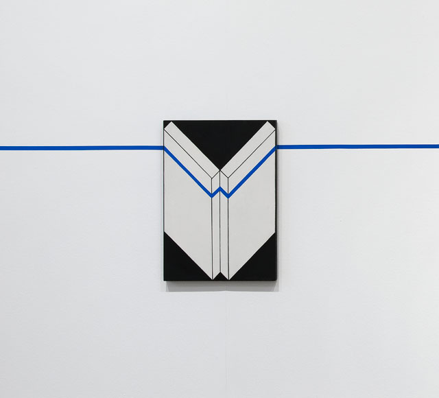 Edward Krasiński. Intervention 15, 1975. Tape and paint on hardboard, 69.9 x 50 x 3.3 cm. © The estate of Edward Krasiński, courtesy Foksal Gallery Foundation, Warsaw.