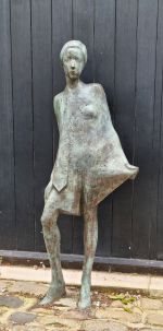 Twiggy by Neal French, 2012. Bronze. Bourdon Place. Photo: Juliet Rix.
