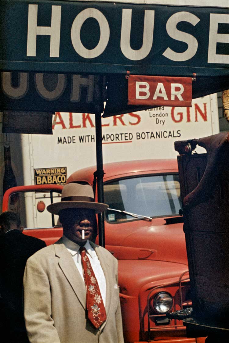 Saul Leiter, Harlem, 1960. © Saul Leiter Foundation.