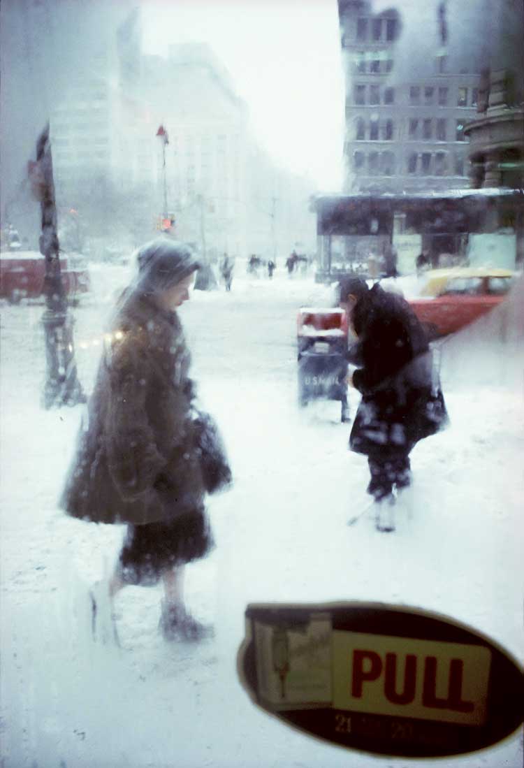 Saul Leiter, Pull, c1960. © Saul Leiter Foundation.