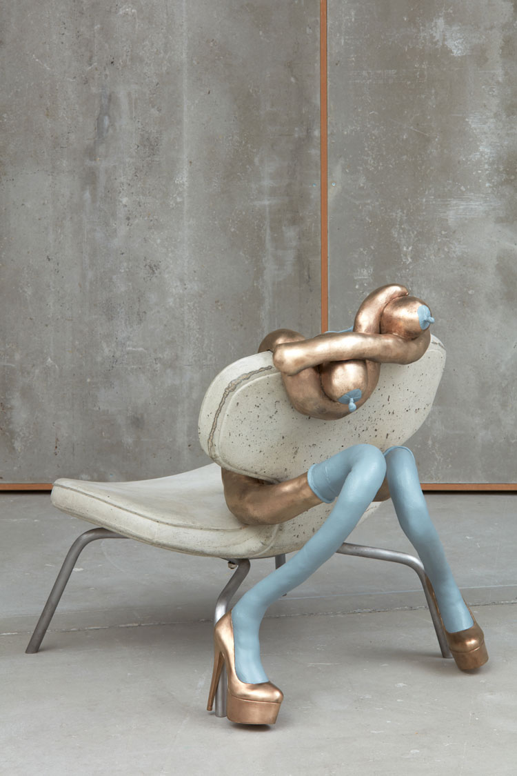 Sarah Lucas, Oops!, 2019. Concrete, bronze, steel and acrylic paint, 86 x 75 x 84 cm. Image courtesy of Sadie Coles. © Sarah Lucas, courtesy Sadie Coles HQ, London. Photo: Robert Glowacki.