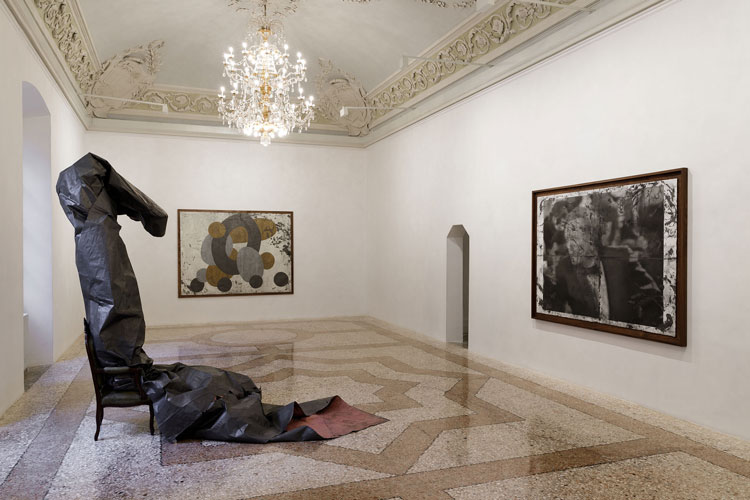 Tony Lewis: The Dangers (As Far As I Can See), installation view, Massimo De Carlo, Milan / Belgioioso, 22 January – 14 March 2020. Photo: Roberto Marossi. Courtesy Massimo De Carlo, Milan/London/Hong Kong.