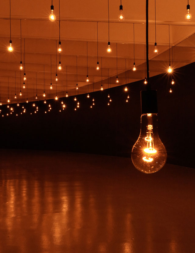 Rafael Lozano-Hemmer, Pulse Room, 2006. Installation view, Rafael Lozano-Hemmer: Pulse at the Hirshhorn Museum and Sculpture Garden, Washington, DC, 2018. Photo: Cathy Carver.