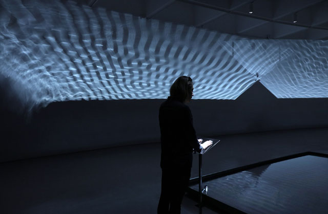 Rafael Lozano-Hemmer, Pulse Tank, 2010. Installation view, Rafael Lozano-Hemmer: Pulse at the Hirshhorn Museum and Sculpture Garden, Washington, DC, 2018. Photo: Cathy Carver.