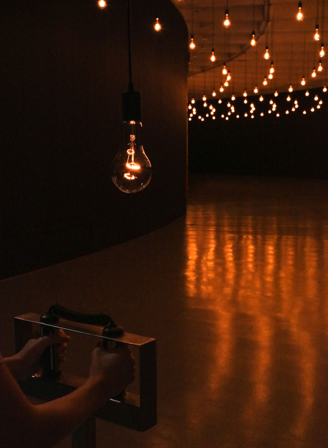 Rafael Lozano-Hemmer, Pulse Room, 2006. Installation view, Rafael Lozano-Hemmer: Pulse at the Hirshhorn Museum and Sculpture Garden, Washington, DC, 2018. Photo: Cathy Carver.