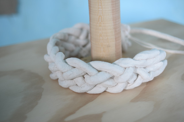 Lily Lanfermeijer, Lost in depiction 2018, Table Act #2 (detail). Wood, ceramics, rope, cotton. Fotopub, Novo Mesto. Photo: Eva Hoonhout.