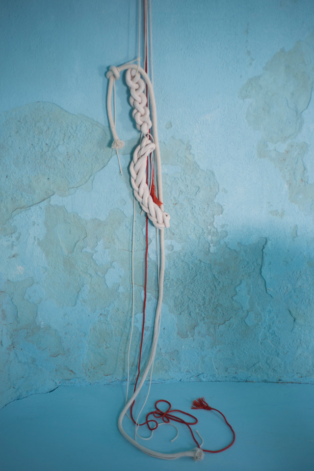 Lily Lanfermeijer, Lost in depiction 2018, Baked Basketry (detail). Ceramics, rope, 150 x 7 cm. Fotopub, Novo Mesto. Photo: Eva Hoonhout.
