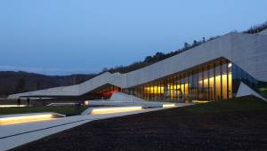 With Lascaux IV, which contains a state-of-the-art simulation that brings to life the famous Lascaux cave and its Palaeolithic paintings, Norwegian architects Snøhetta and UK design partner Casson Mann have created an uplifting and educational temple to a vanished civilization